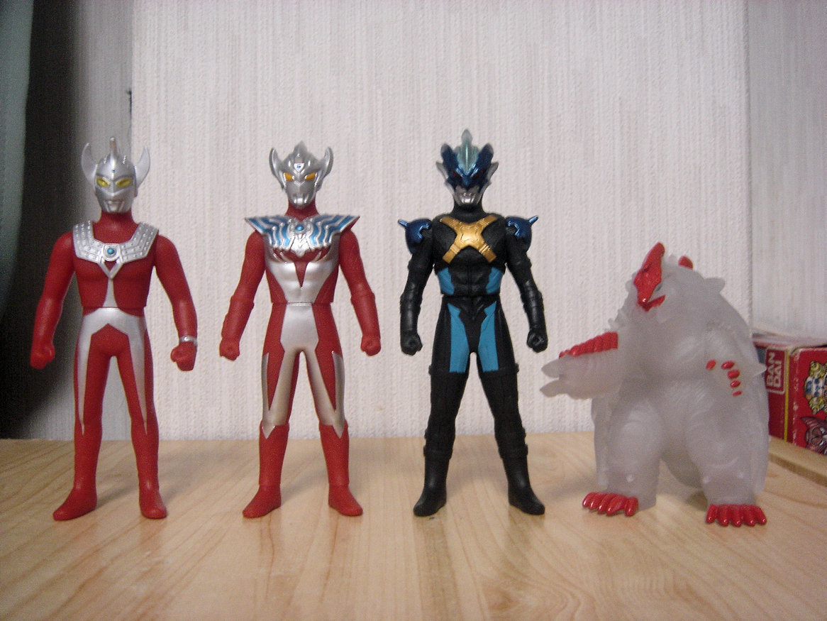 ウルトラヒーローシリーズ 105 ウルトラマン(Bタイプ)｜ウルトラマンおもちゃウェブ｜バンダイ公式サイト